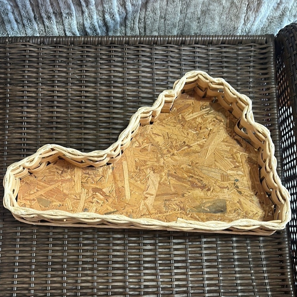 Woven Virginia shaped basket 19” x 11.5”